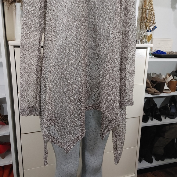 Seduction Sweater Asymmetrical Hem Size M - Picture 2 of 8